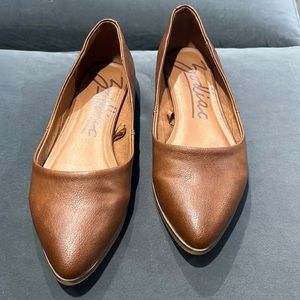 Zodiac brown flats